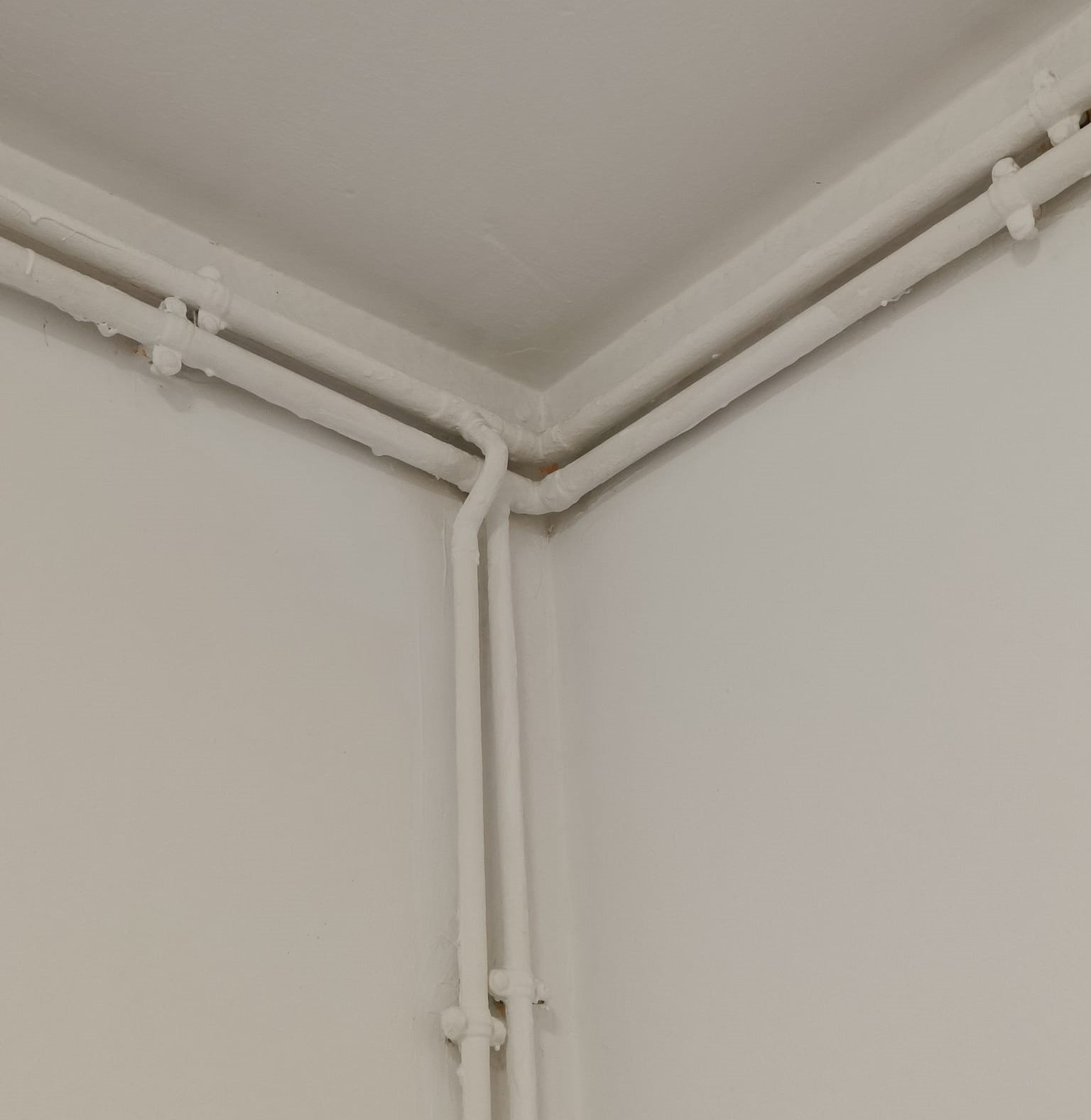 fig 14: Ambient occlusion visible in real-world objects.